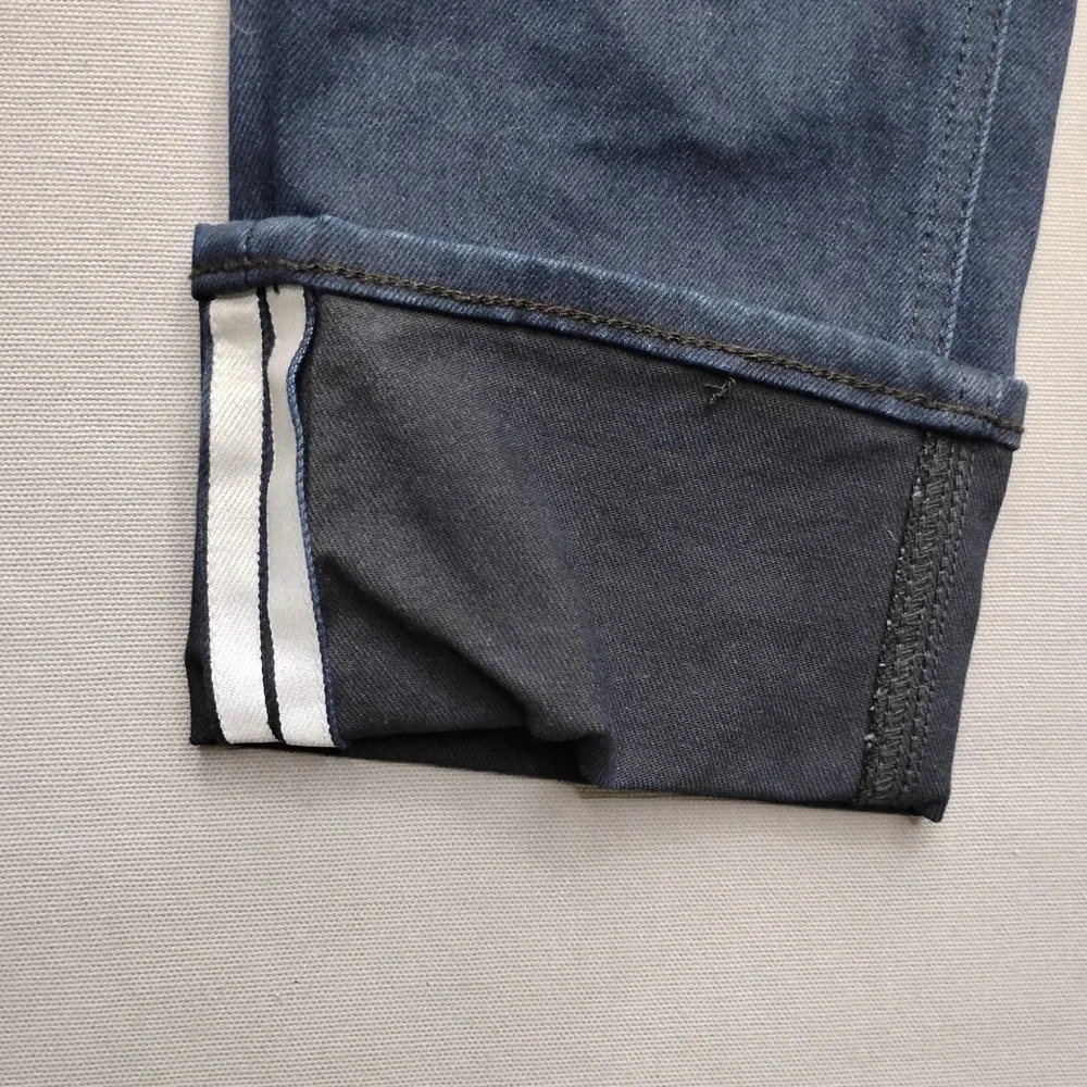 Levis fly that